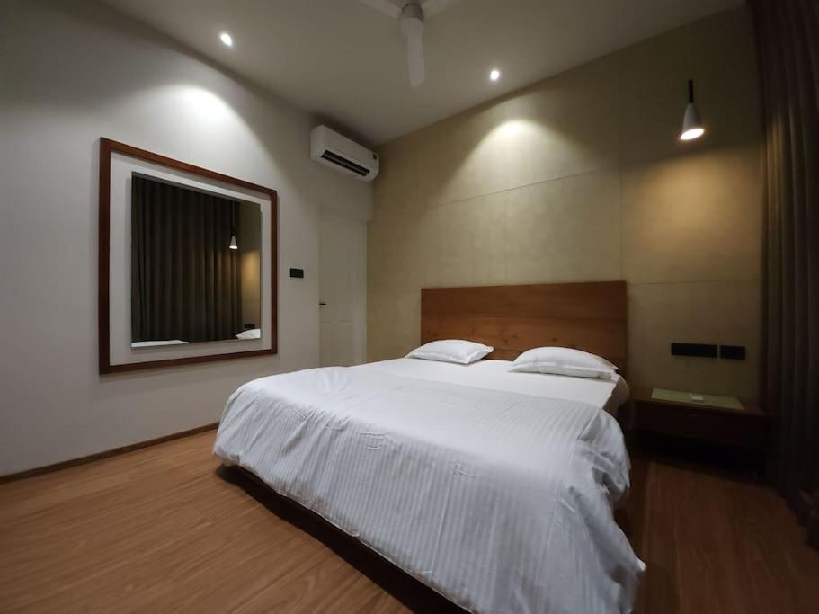 Gulzar 2Bhk Service Apartment, Каннур Экстерьер фото